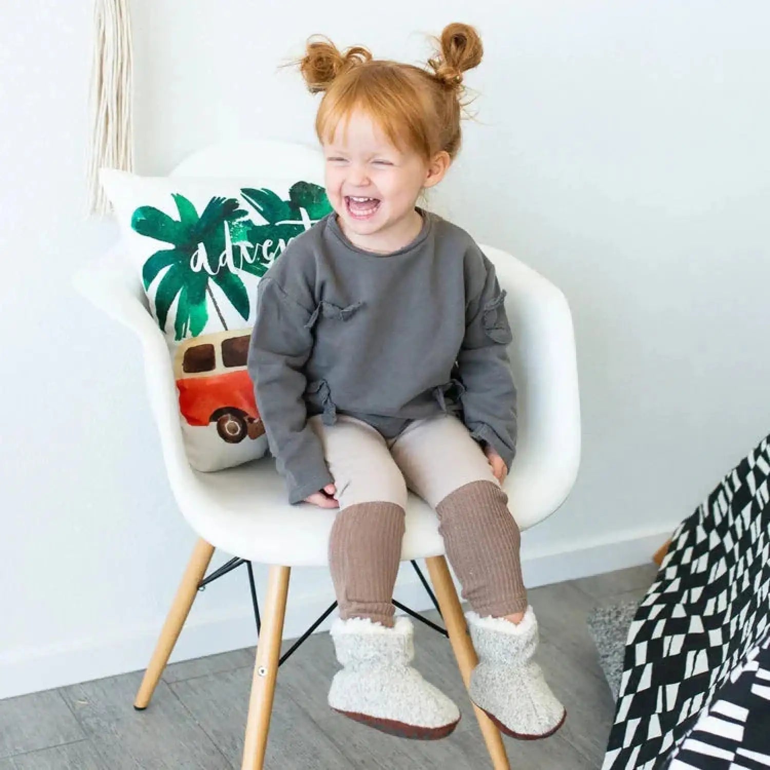 Toddler’s Ragg Wool Booties in grey on a child