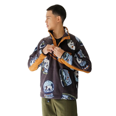 KAVU Men's Teannaway Fleece in snowglobe, on model front view