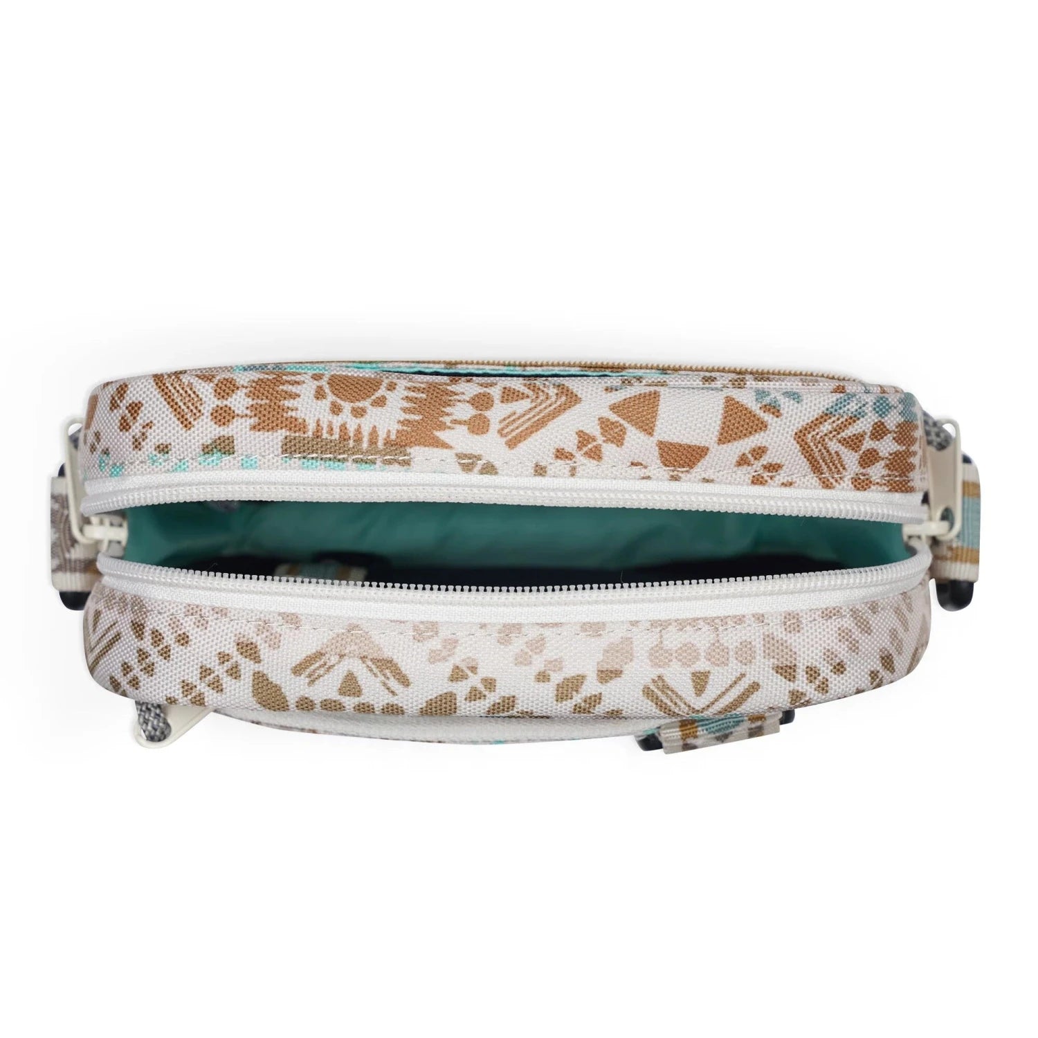 Kavu Globetrot in valley trail, top view unzipped