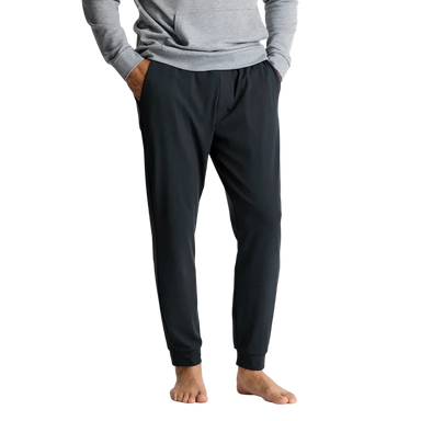 Free Fly Men's Highmile Jogger in black sand, on model front view