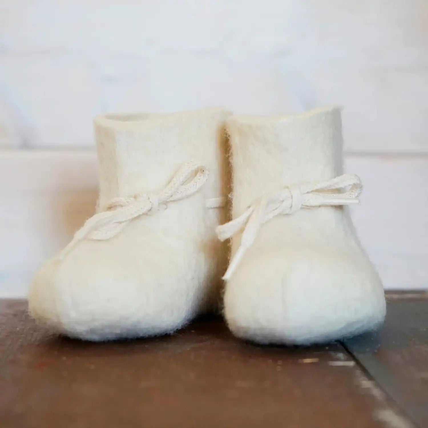 Glerups Baby Boots in White, front view of pair 