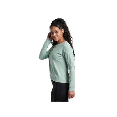 KÜHL Women's SUPRIMA™ Shirt shown in the Agave color option. Side view.