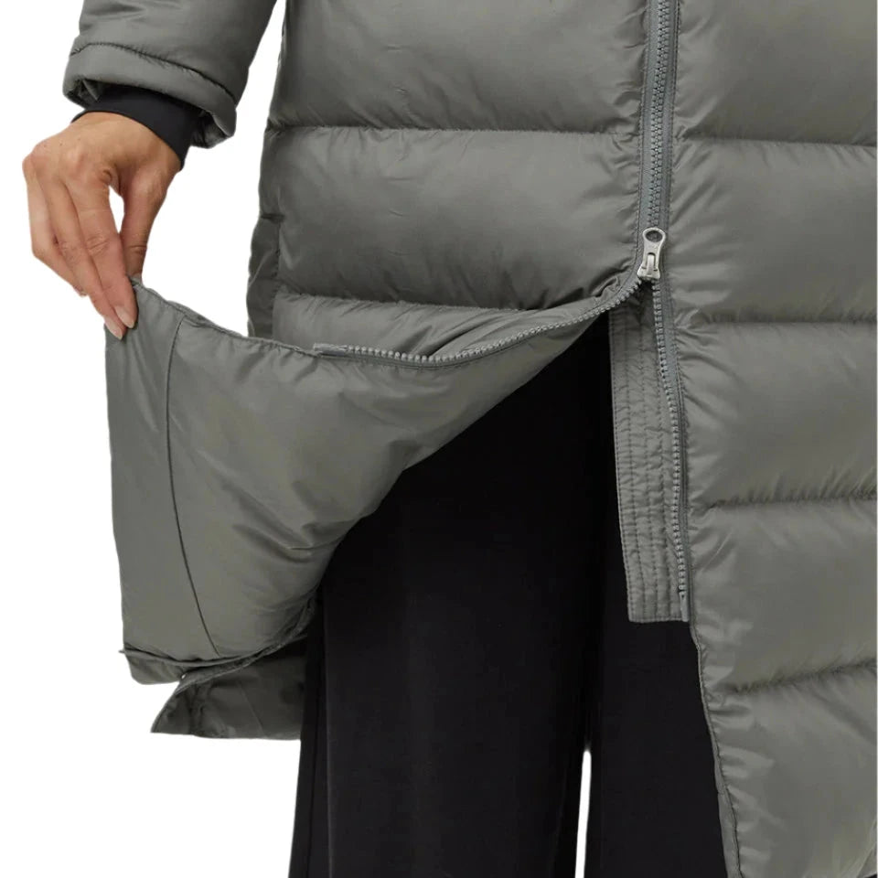 tentree women's cloud shell long puffer in mineral lower zipper view