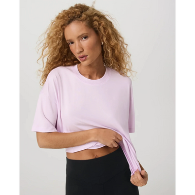 Vuori W's Energy Tee Long in Lilac Breeze Heather, front view on model 